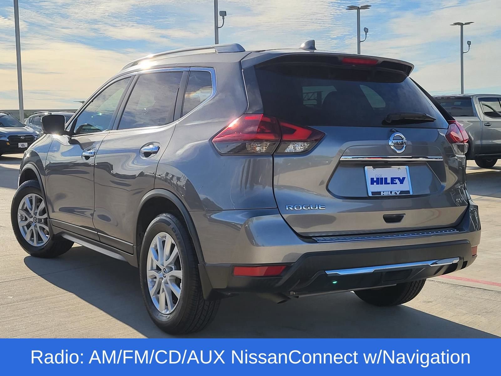 Used 2018 Nissan Rogue SV w/ Premium Package image 3