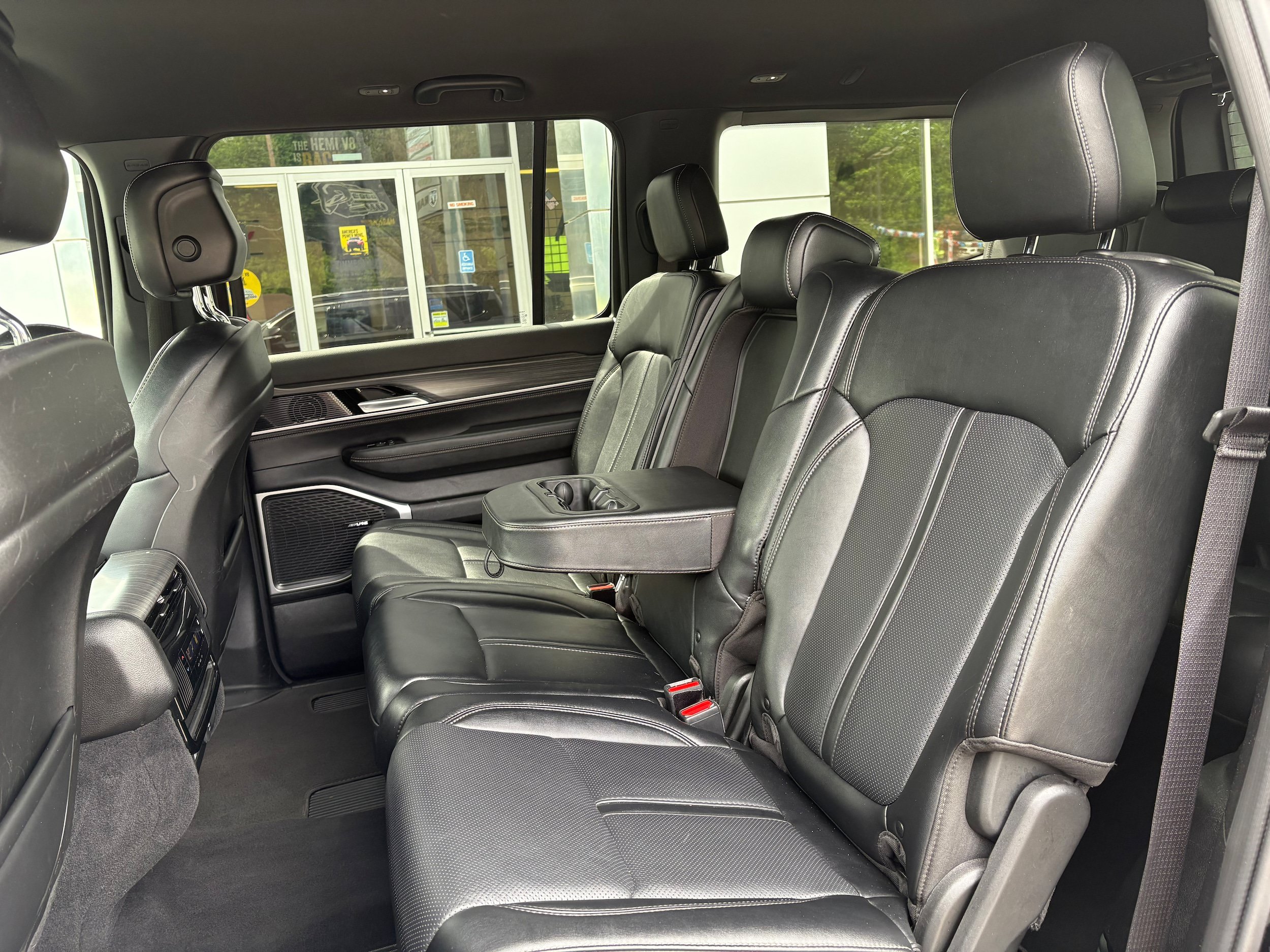 Certified 2024 Jeep Wagoneer Series II w/ Flexible Seating Group AWD/4WD image 14