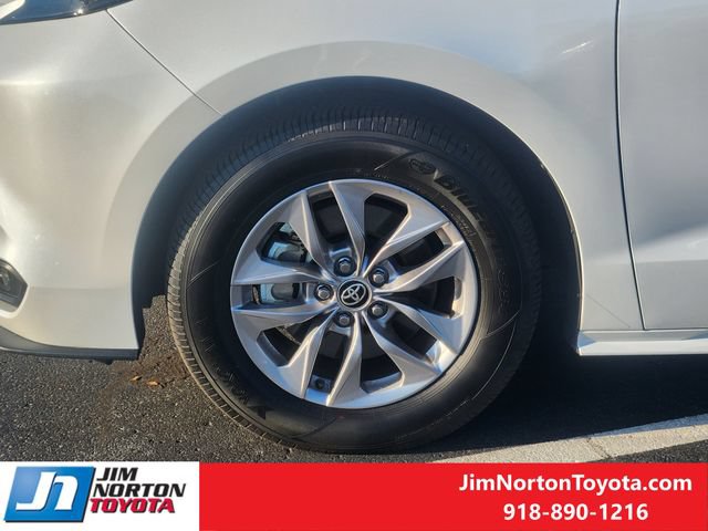 Used 2026 Toyota Sienna XLE FWD image 12