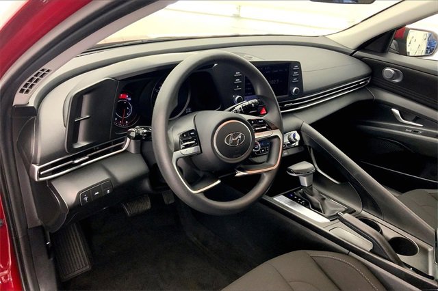 Used 2023 Hyundai Elantra SEL image 14