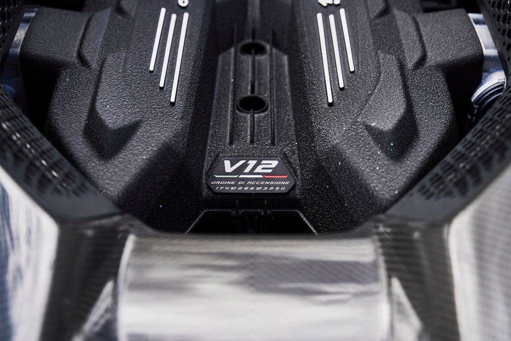 Used 2025 Lamborghini Revuelto AWD/4WD image 32