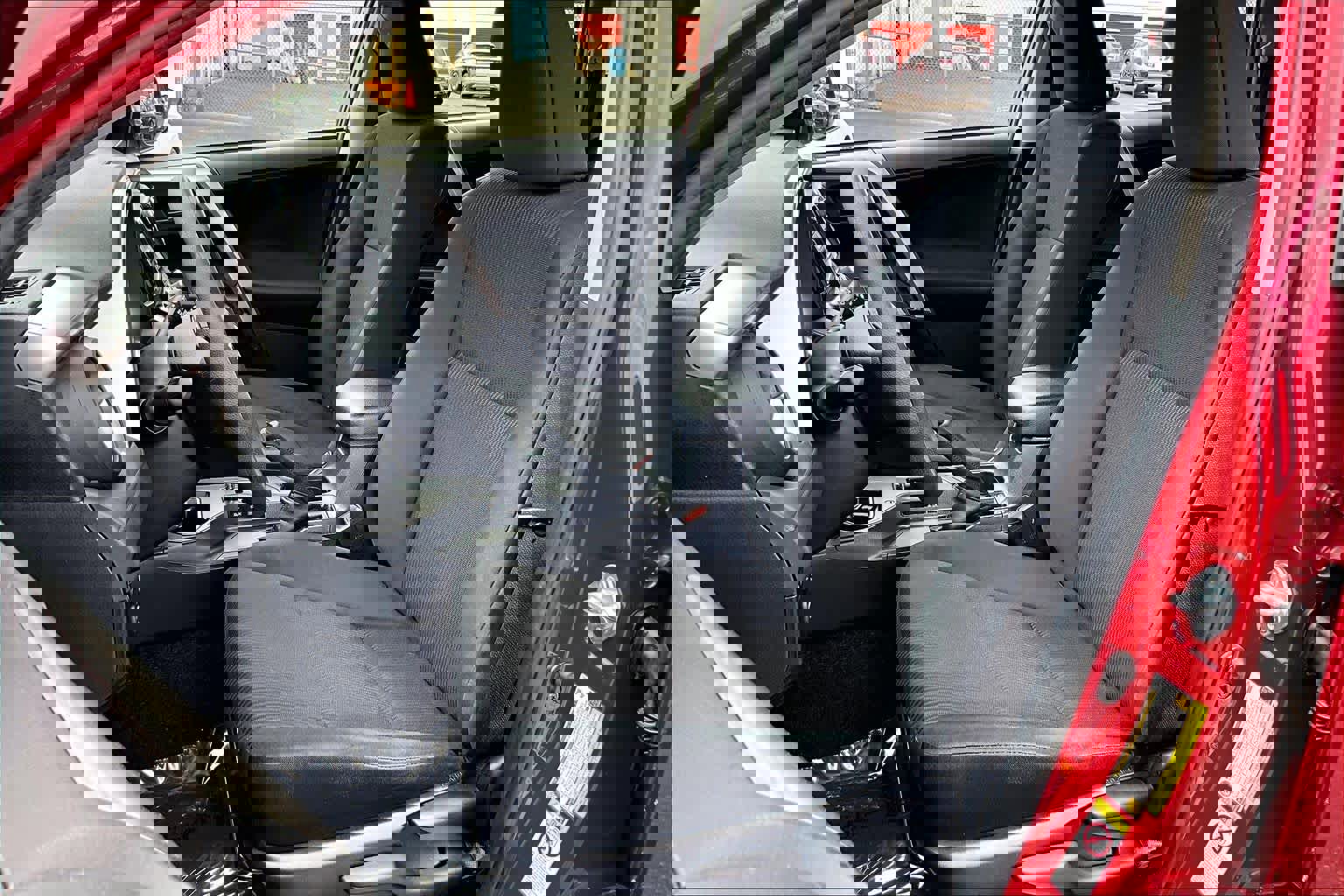 Used 2018 Toyota RAV4 LE image 8