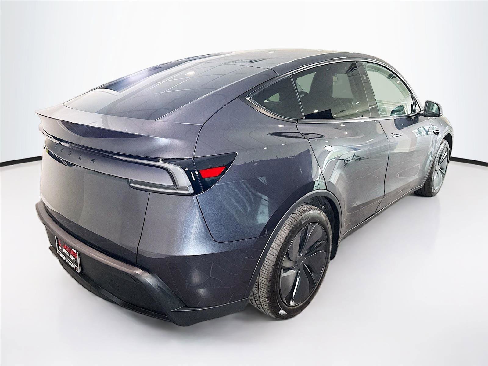 Used 2026 Tesla Model Y 2WD image 5