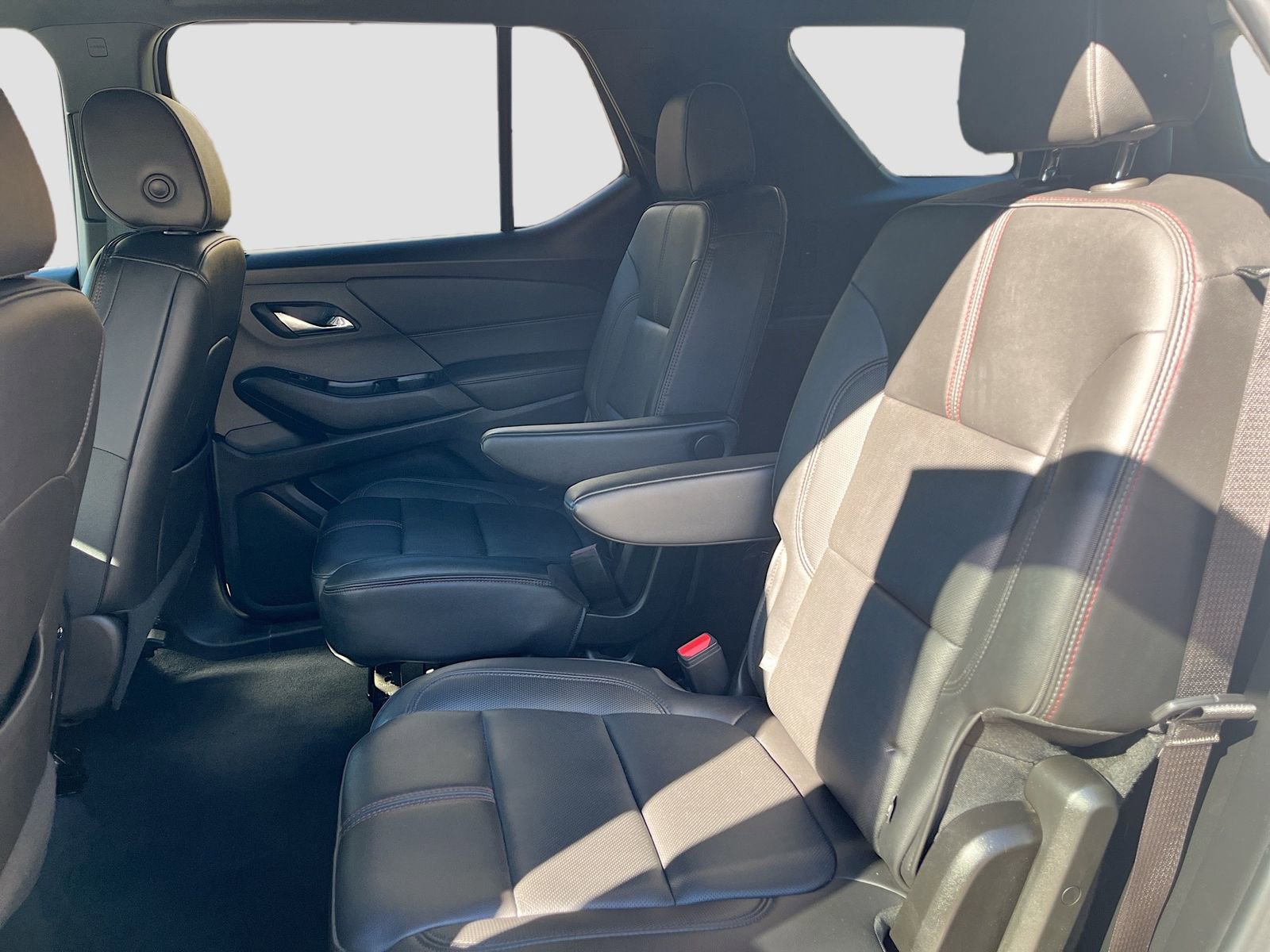 Used 2022 Chevrolet Traverse RS image 25