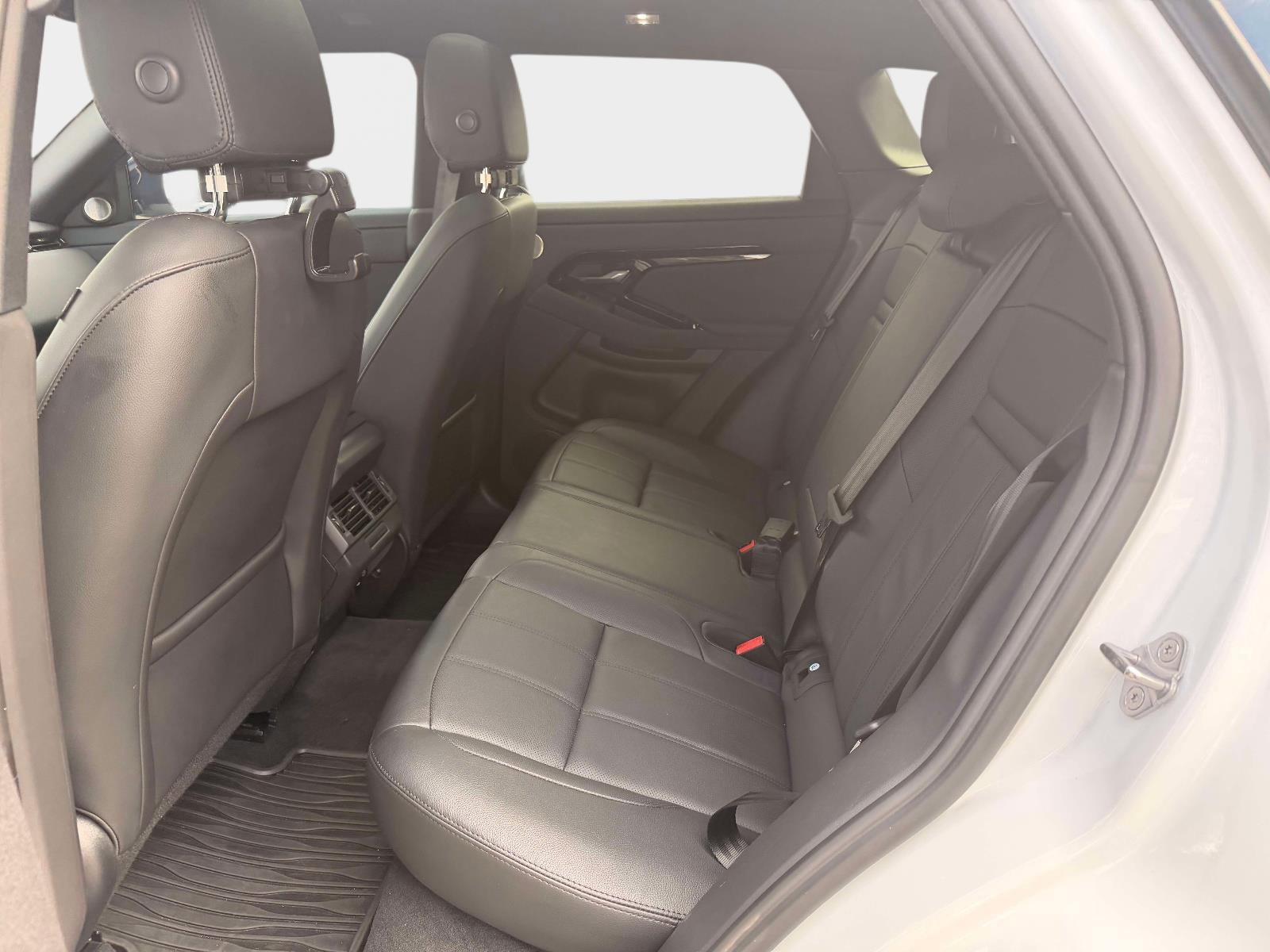 Used 2026 Land Rover Range Rover Evoque Dynamic SE image 18