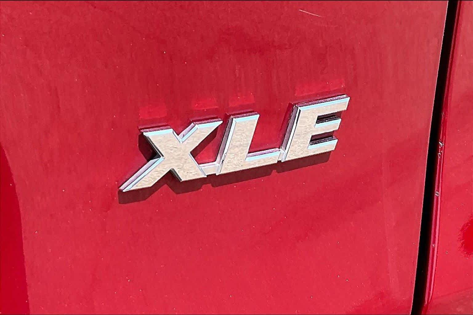 Used 2025 Toyota RAV4 XLE FWD image 9