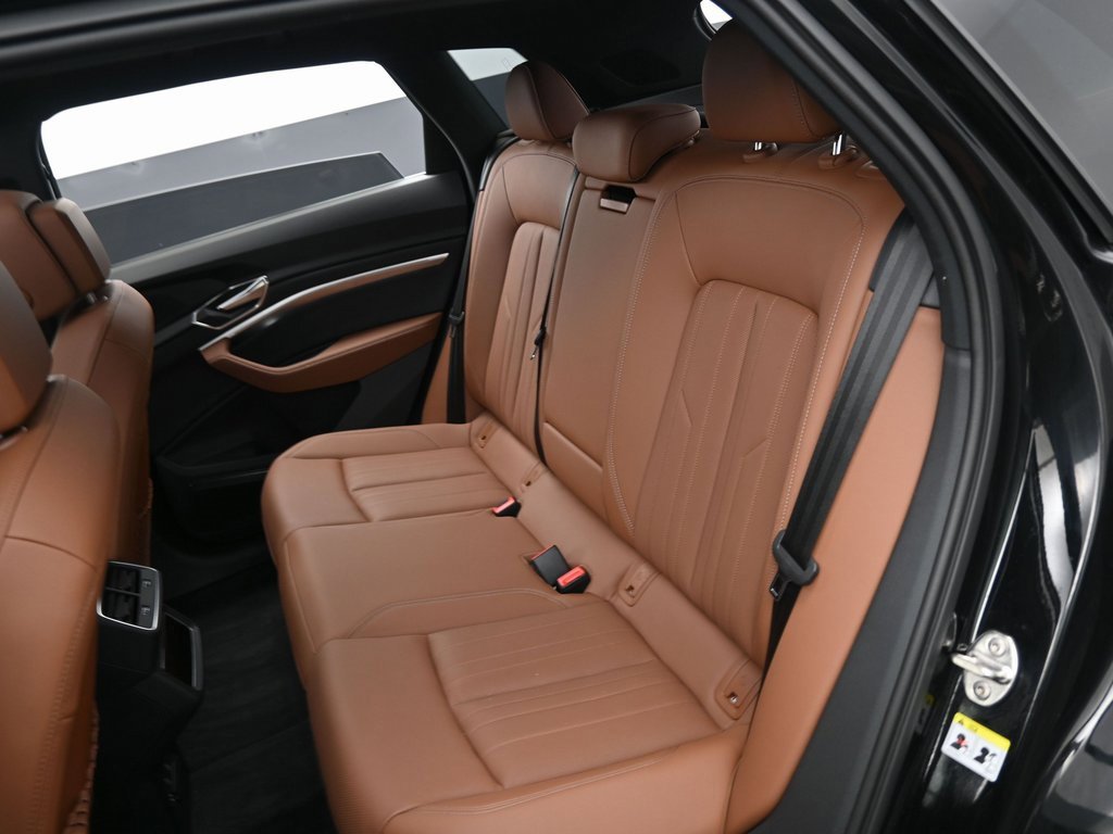 Used 2024 Audi Q8 e-tron Premium Plus image 35