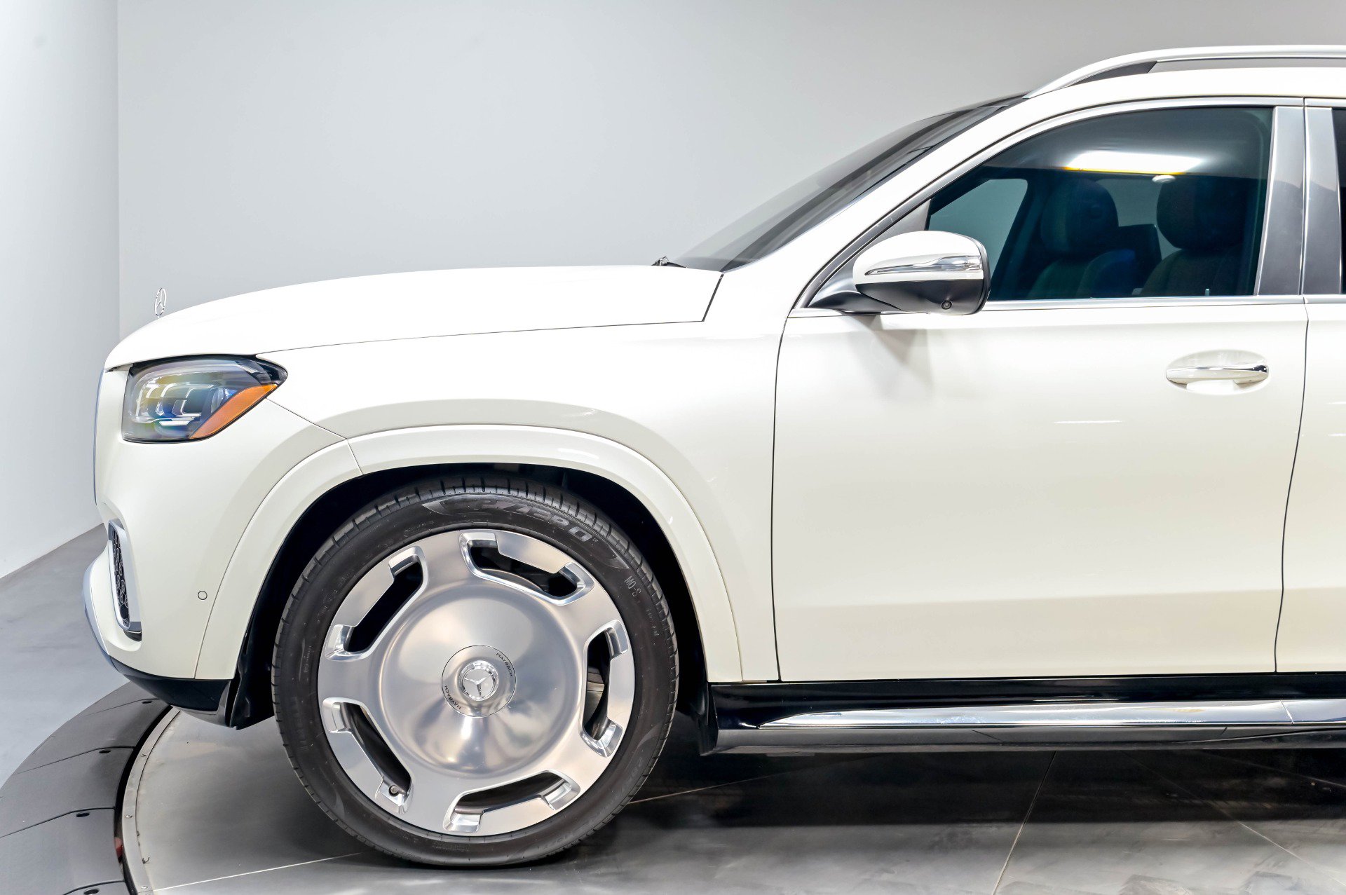 Used 2024 Mercedes-Benz Maybach GLS 600 4MATIC image 46