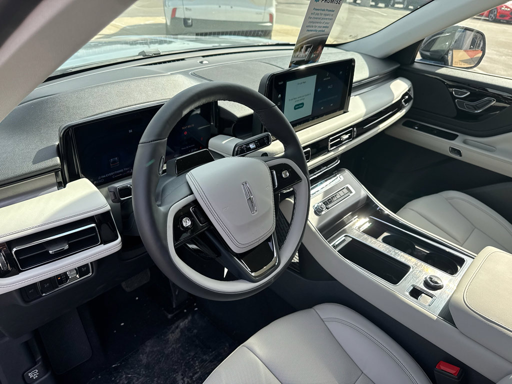 New 2026 Lincoln Aviator AWD image 30