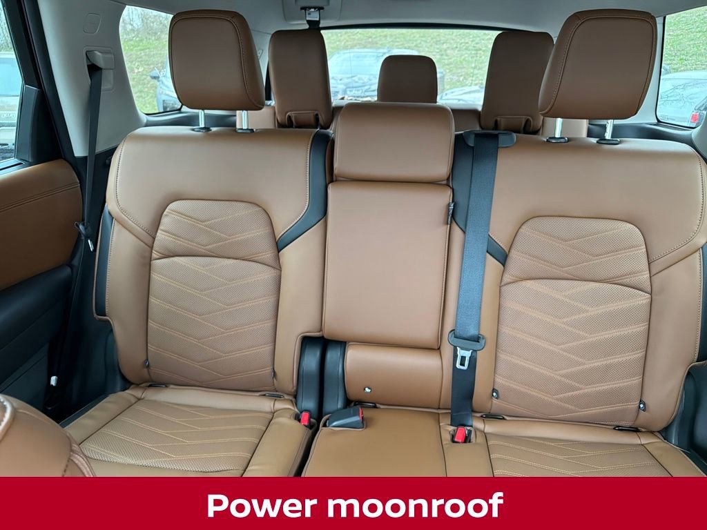 New 2025 Nissan Pathfinder Platinum w/ Black Appearance Package image 40
