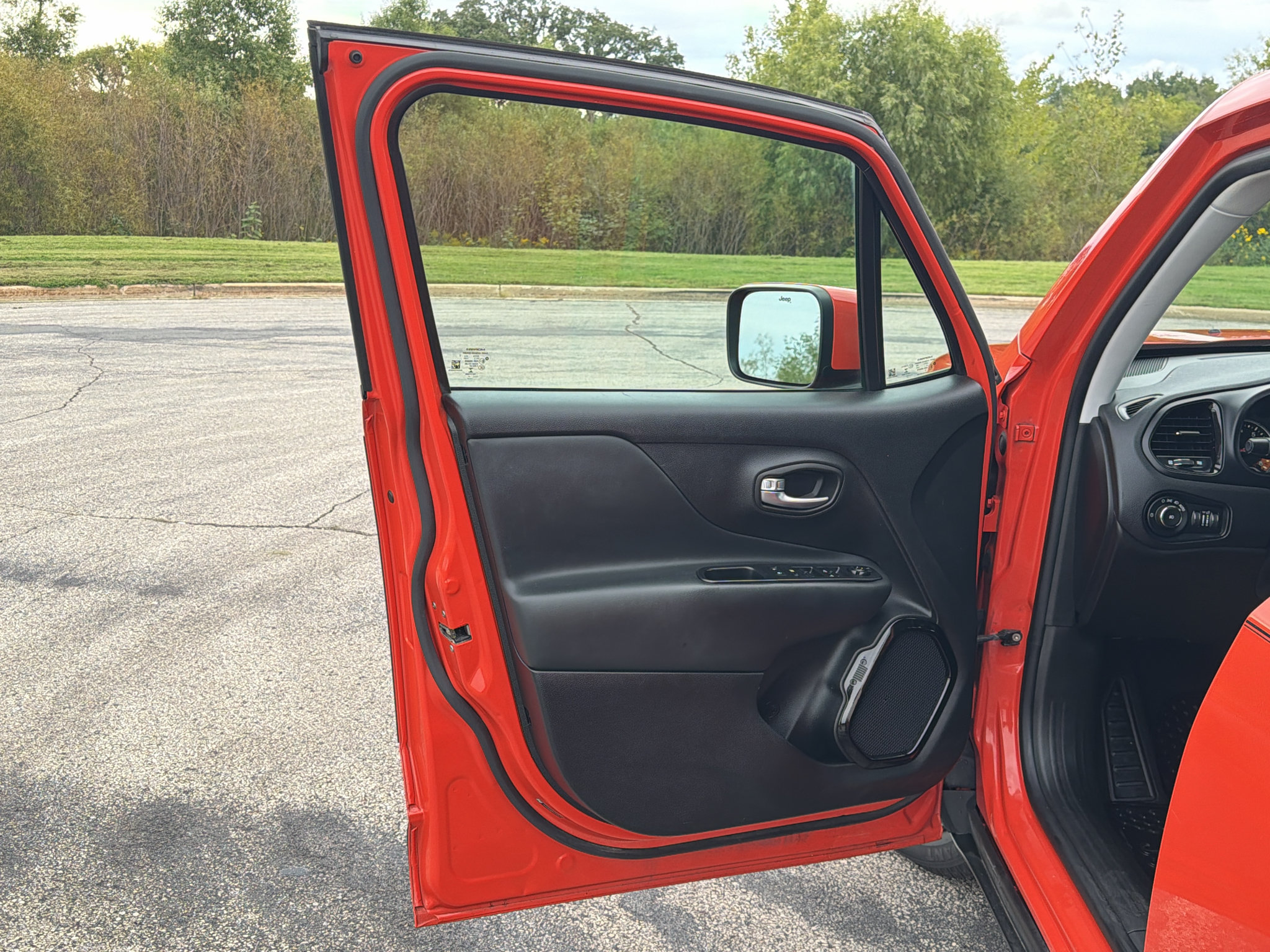 Used 2017 Jeep Renegade Altitude FWD image 10