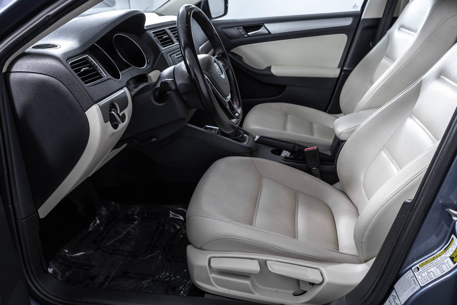 Used 2017 Volkswagen Jetta SE FWD image 7