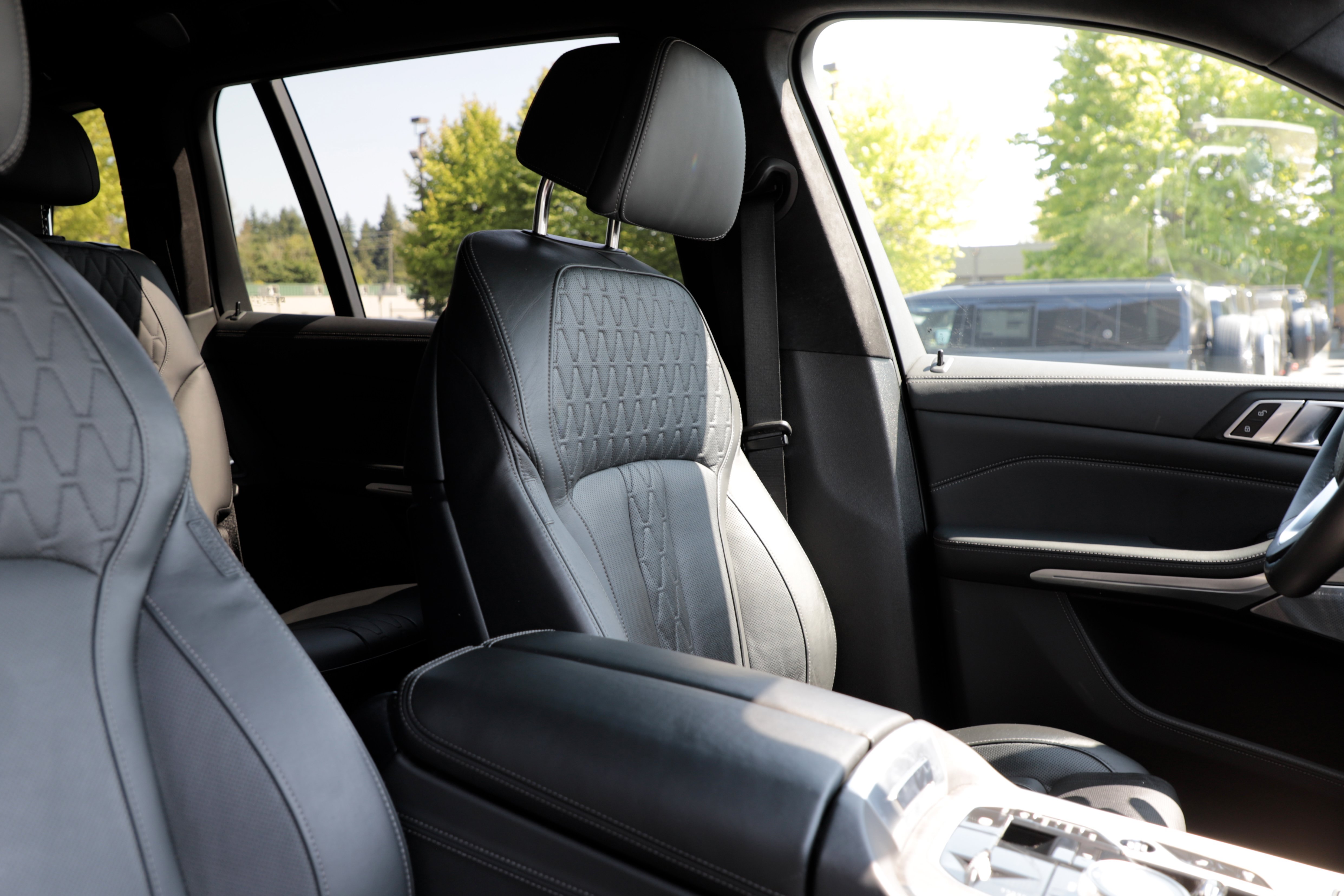 Used 2024 BMW X7 xDrive40i w/ Executive Package AWD/4WD image 12