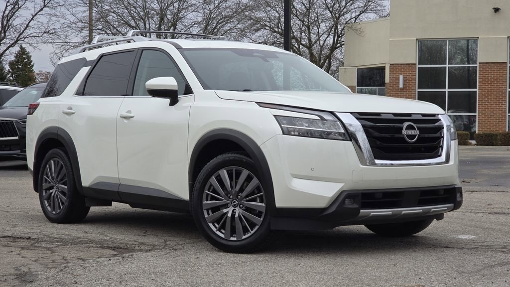 Used 2022 Nissan Pathfinder SL w/ SL Premium Package image 2