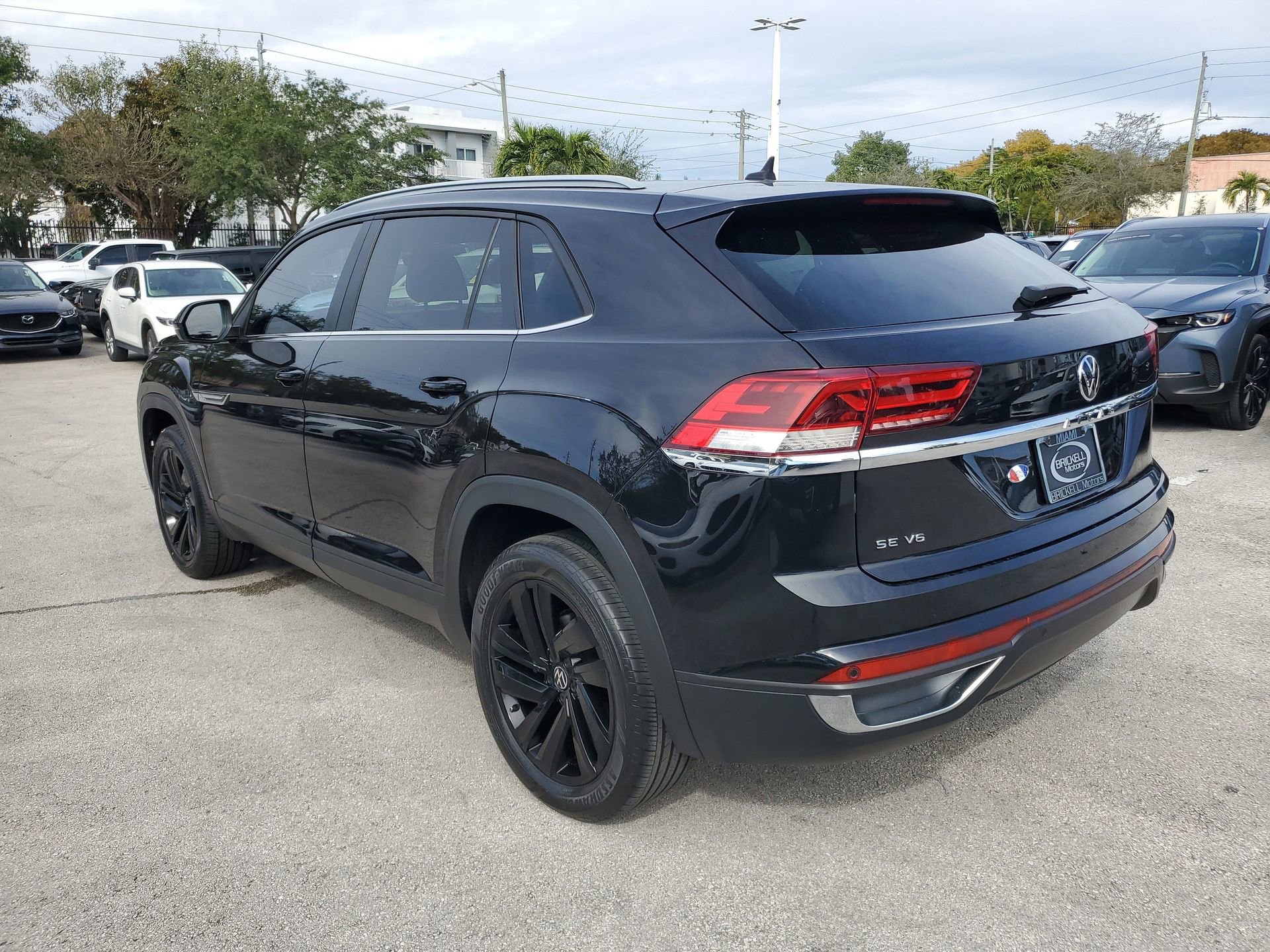 Used 2022 Volkswagen Atlas Cross Sport SE w/ Panoramic Sunroof Package image 4