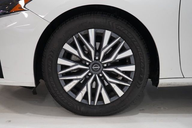Used 2023 Nissan Altima 2.5 SV image 11