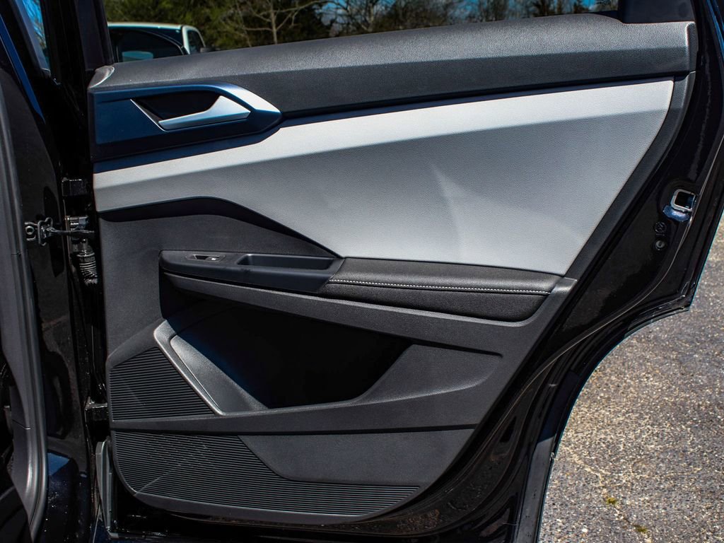 Used 2024 Volkswagen Taos SE w/ Taos Adventure Package (SXB) image 12