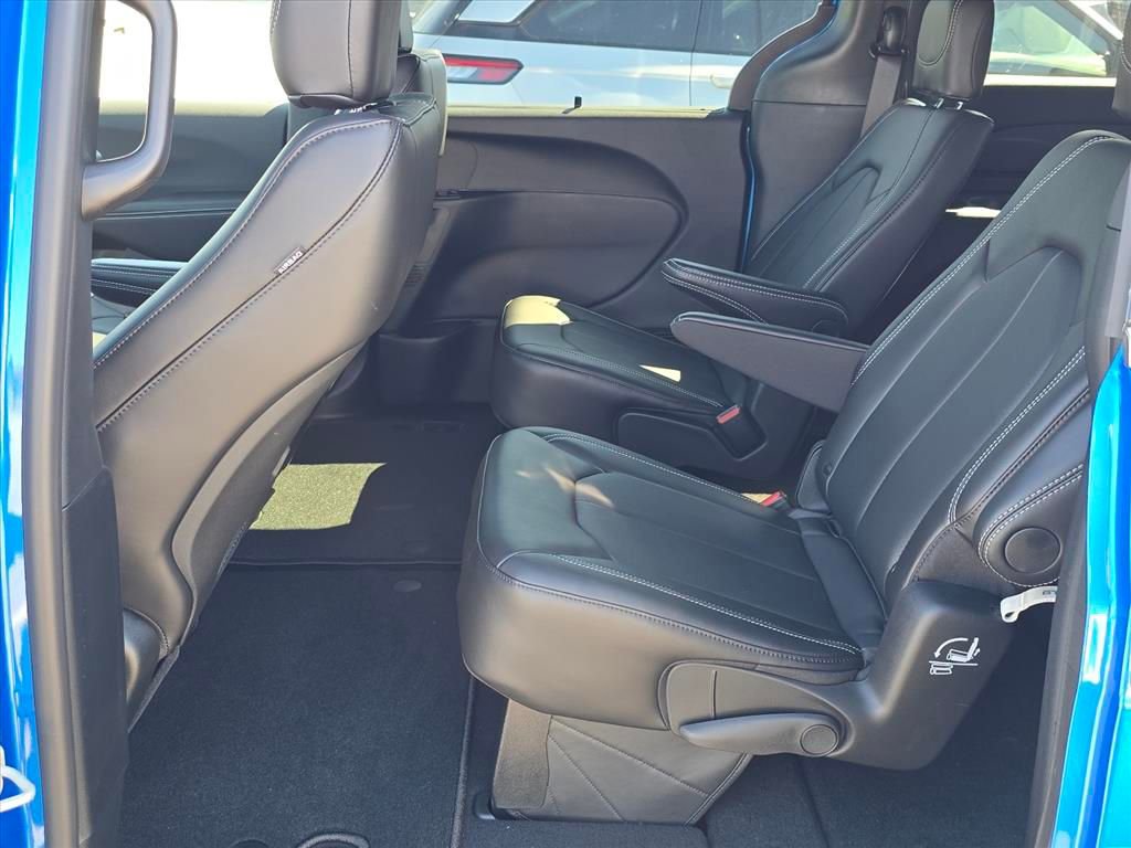 New 2026 Chrysler Pacifica Select FWD image 5