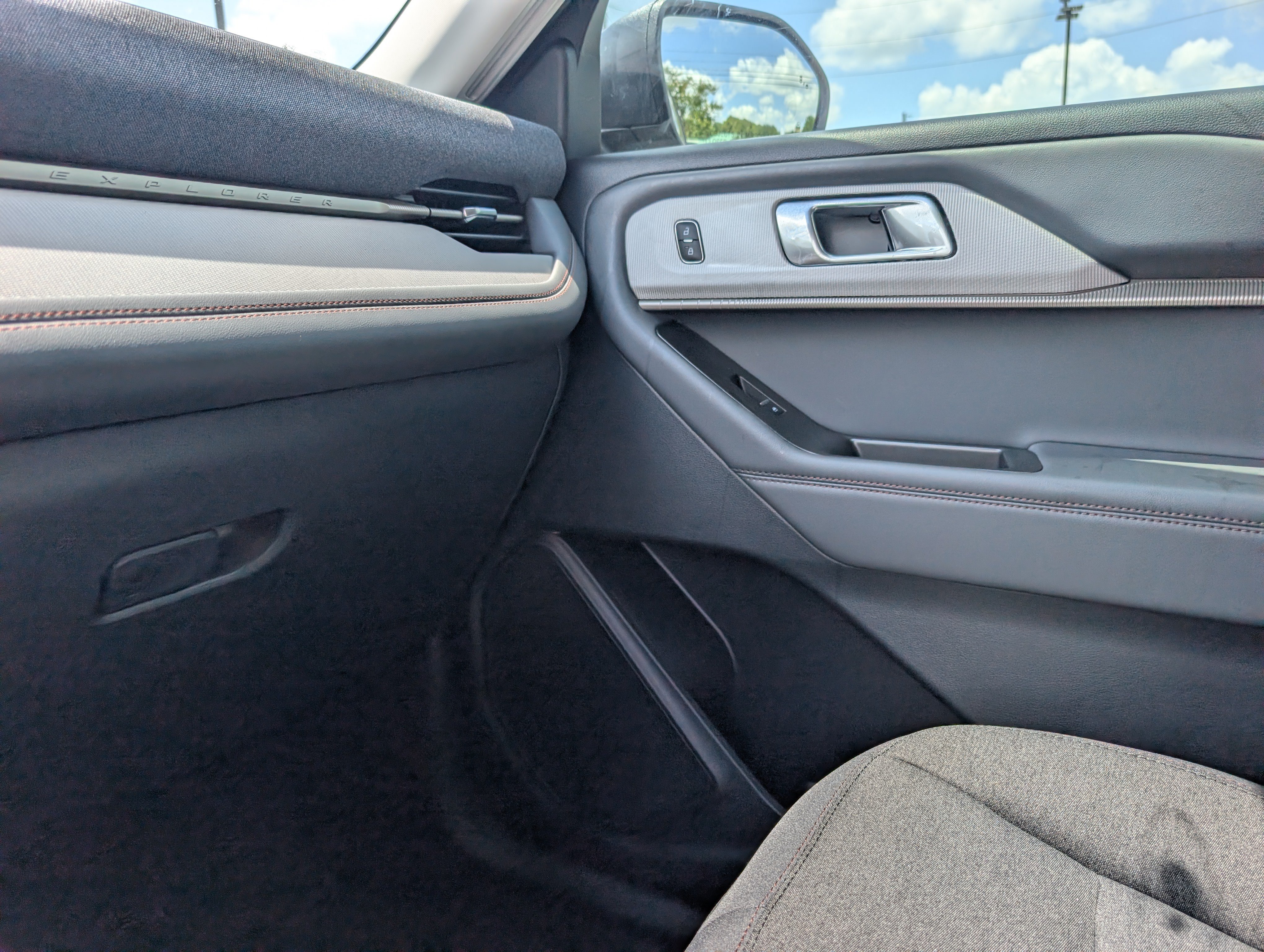 New 2026 Ford Explorer Active RWD image 29