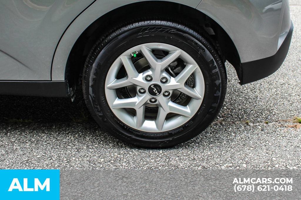 Used 2025 Kia Soul LX w/ LX Technology Package FWD image 16