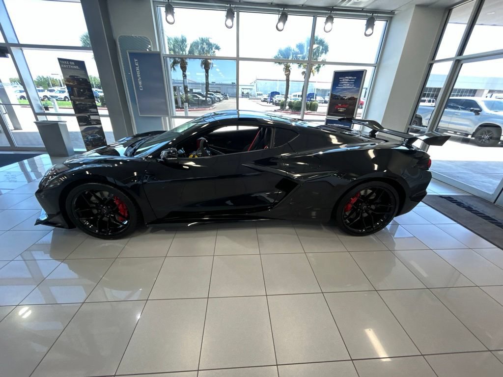 New 2027 Chevrolet Corvette Z06 RWD image 4