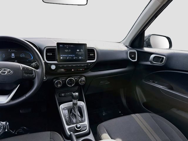 Certified 2025 Hyundai Venue SEL FWD image 23