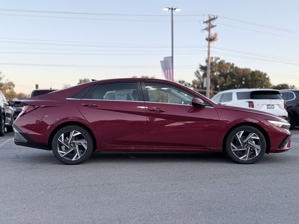 New 2025 Hyundai Elantra Limited image 9