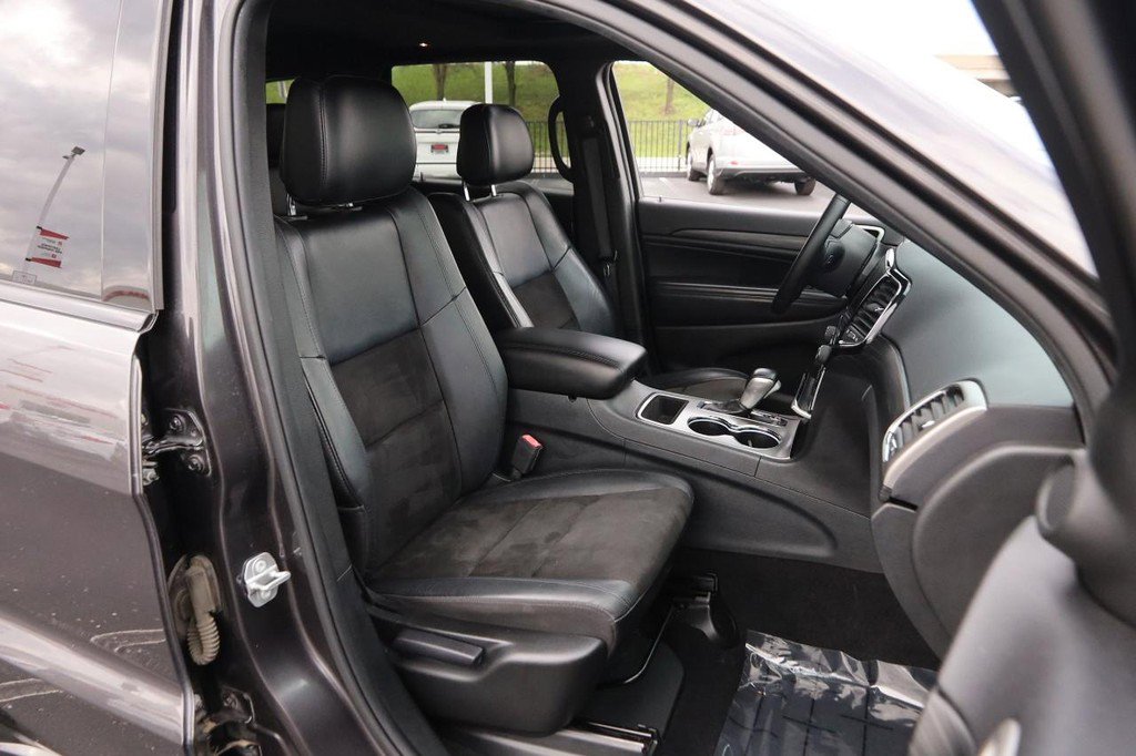 Used 2020 Jeep Grand Cherokee Altitude RWD image 27