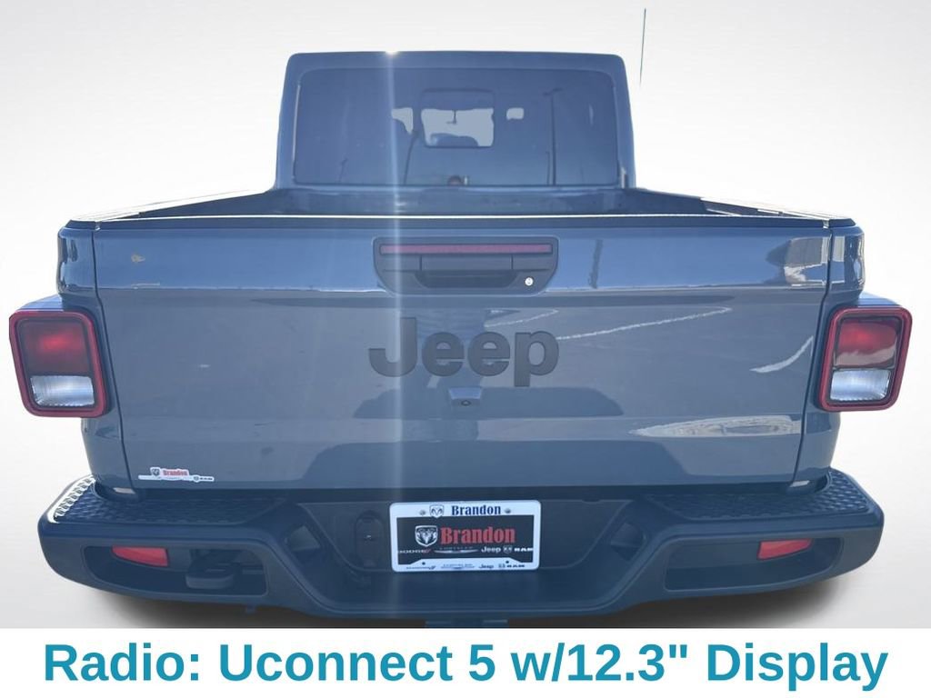 Used 2025 Jeep Gladiator Sport image 5