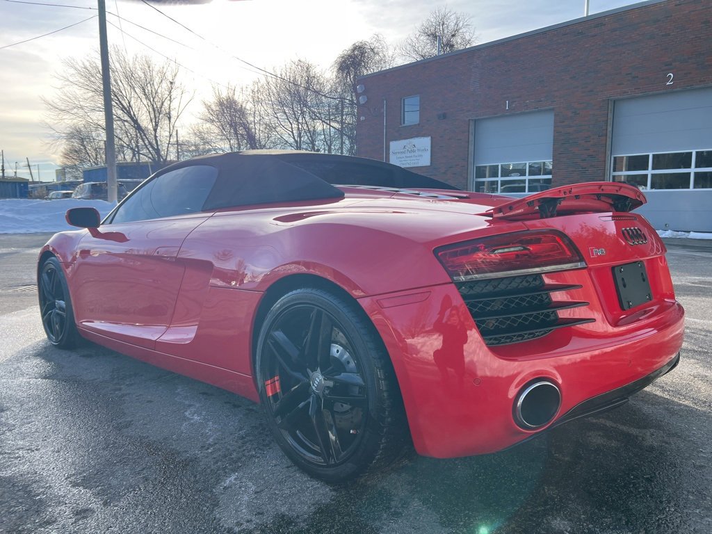 Used 2015 Audi R8 V8 w/ Extended Leather Package image 3