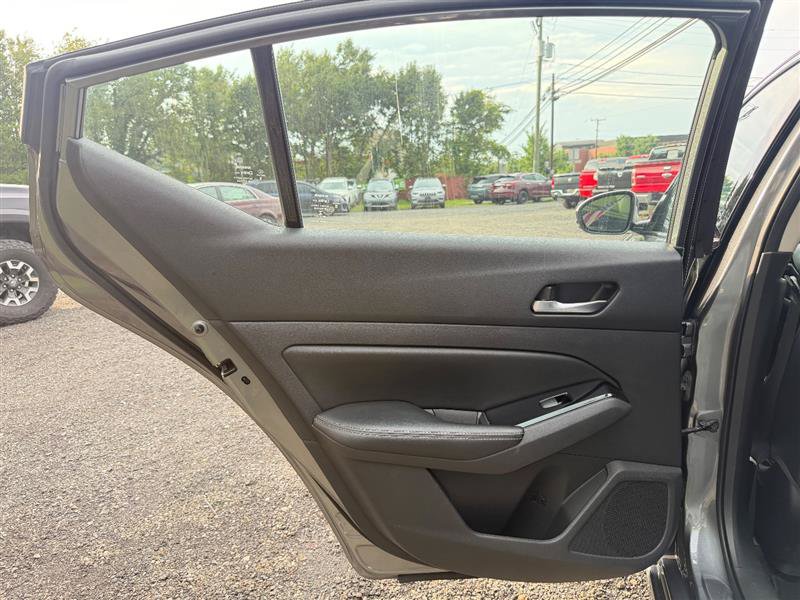 Used 2020 Nissan Altima 2.0 Platinum FWD image 13
