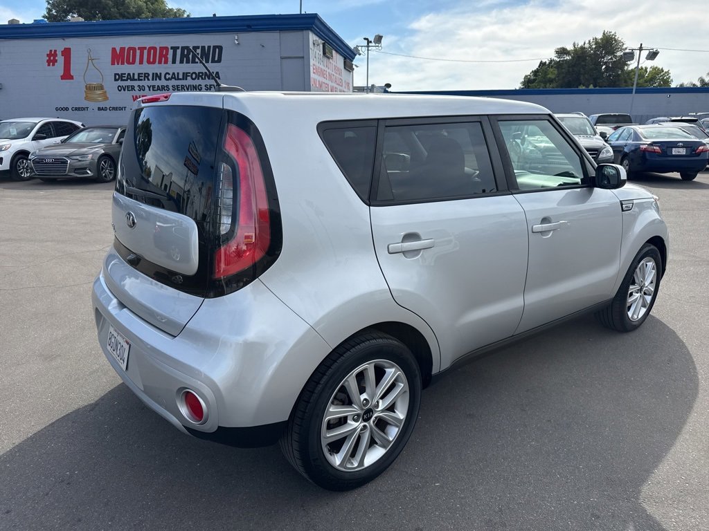 Used 2019 Kia Soul + image 4