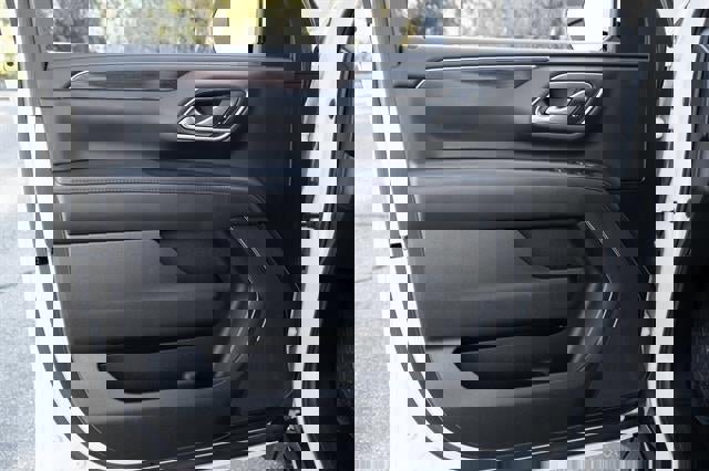 Used 2022 GMC Yukon XL SLE w/ Gmc Pro Safety Plus Package image 22