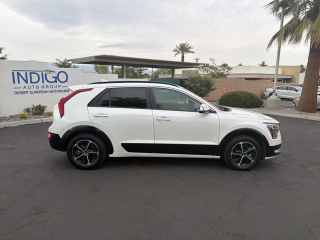 Used 2023 Kia Niro SX image 5