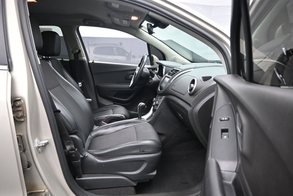 Used 2016 Chevrolet Trax LT w/ LT Convenience Package FWD image 21