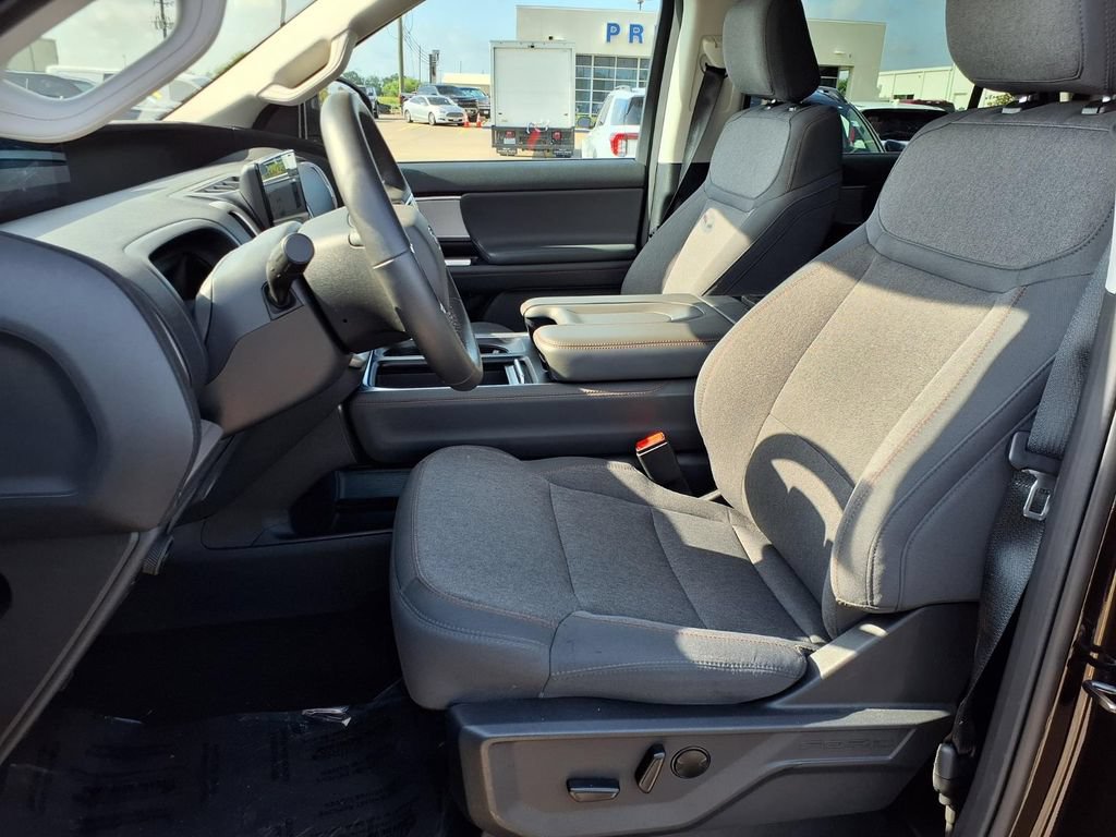 Used 2025 Ford Expedition Active AWD/4WD image 24