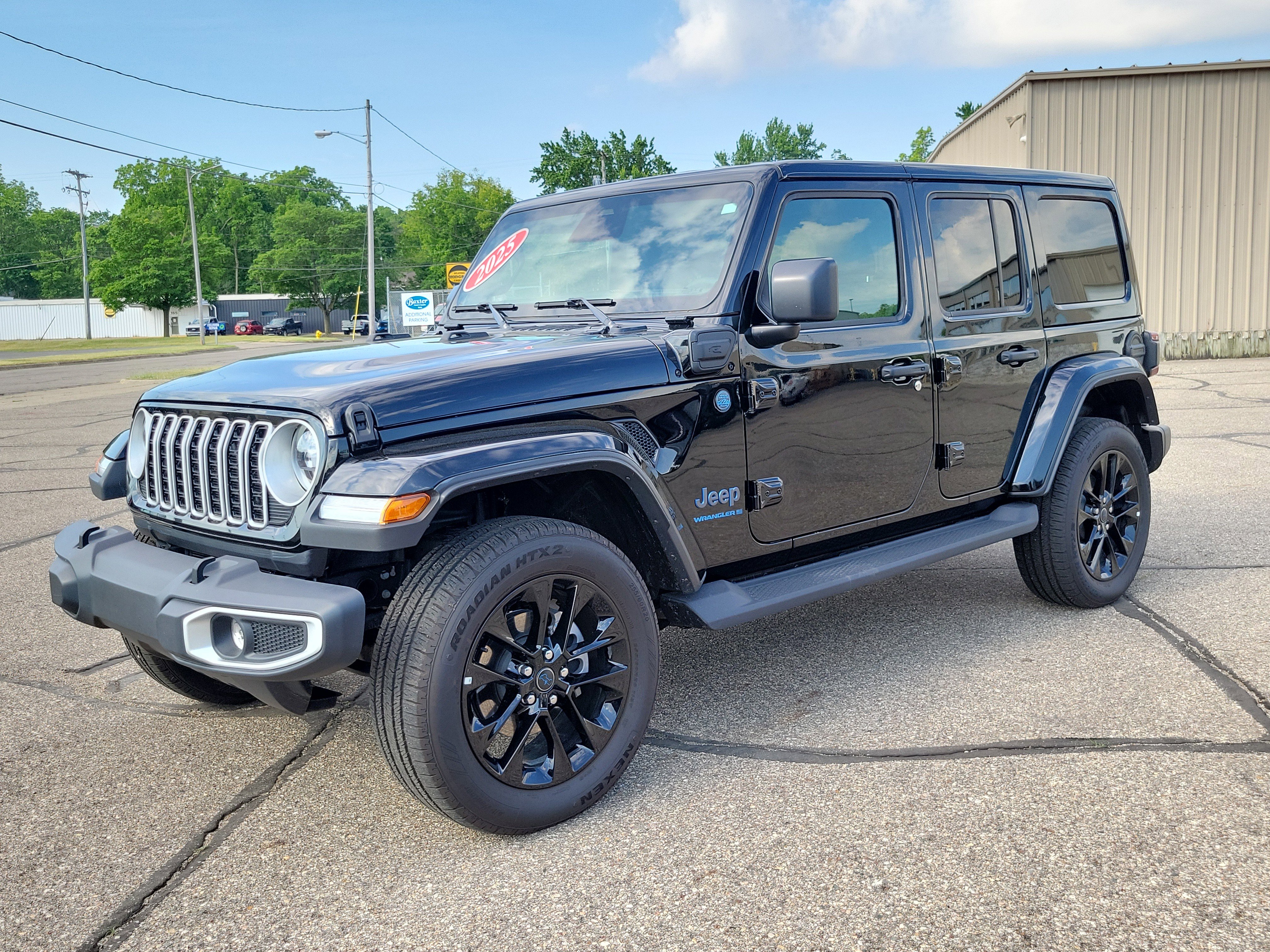 Used 2025 Jeep Wrangler Unlimited Sahara AWD/4WD image 2