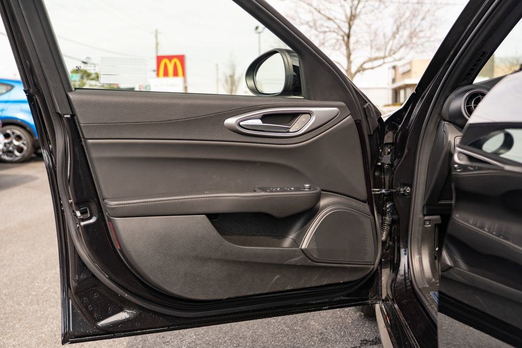 New 2025 Alfa Romeo Giulia w/ Veloce Package Rwd image 12