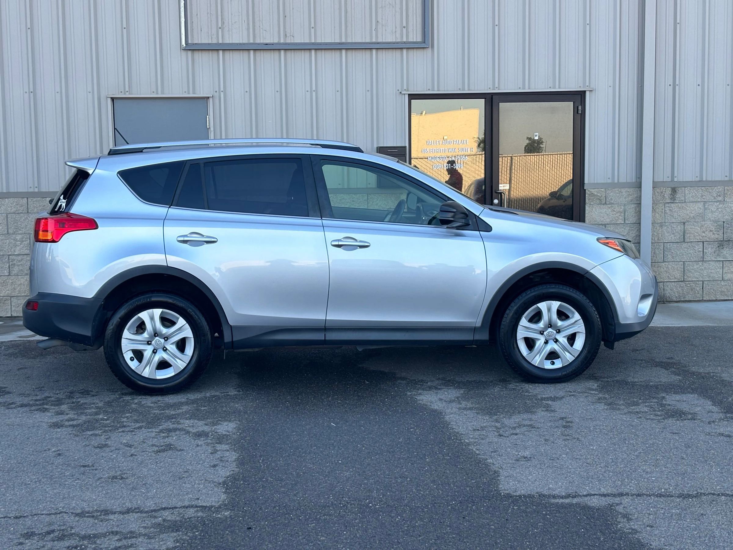 Used 2013 Toyota RAV4 LE image 2