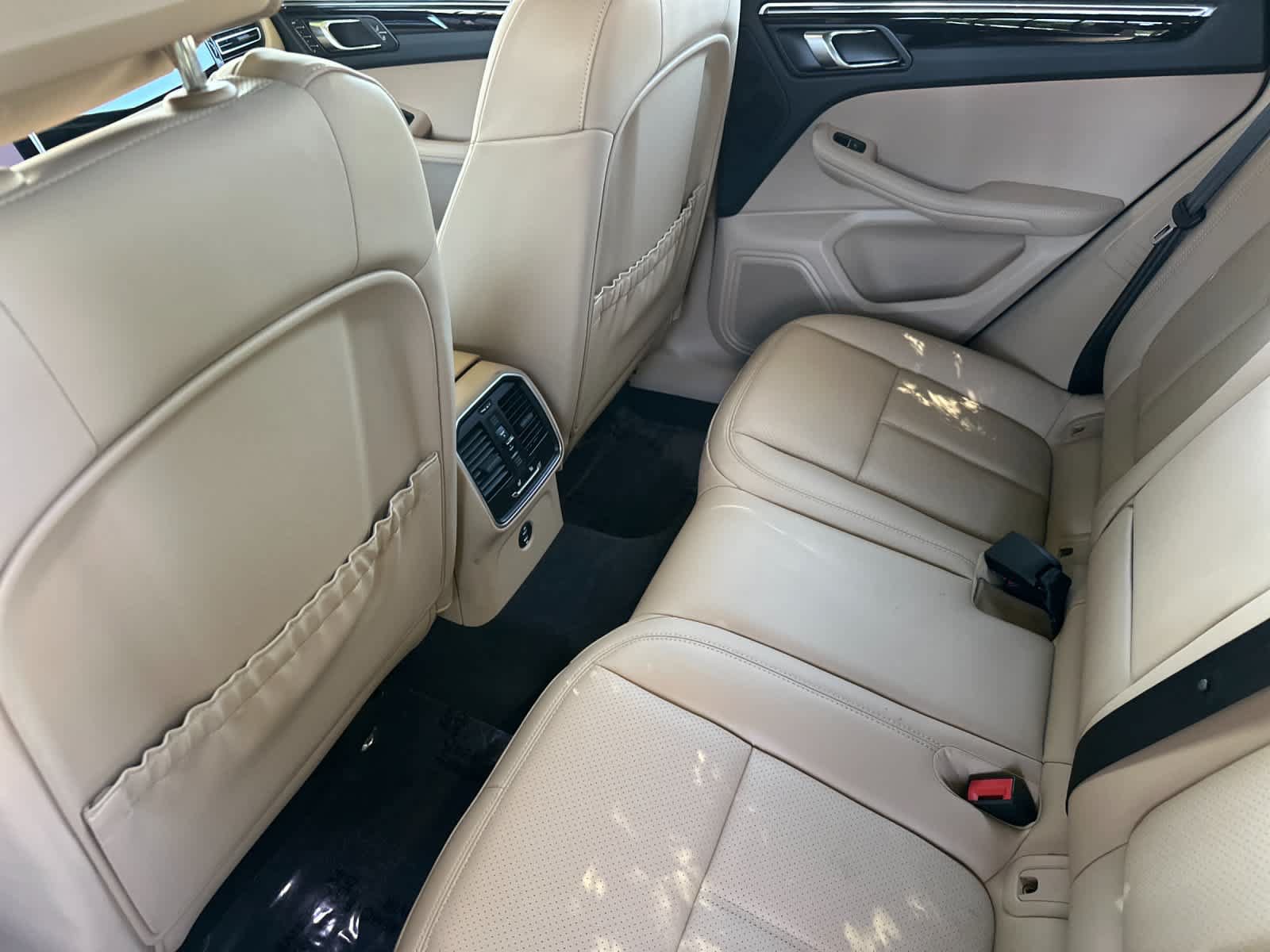 Certified 2025 Porsche Macan AWD/4WD image 13