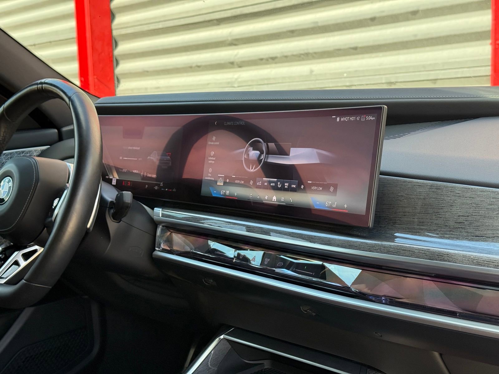 Used 2023 BMW 760i xDrive image 29