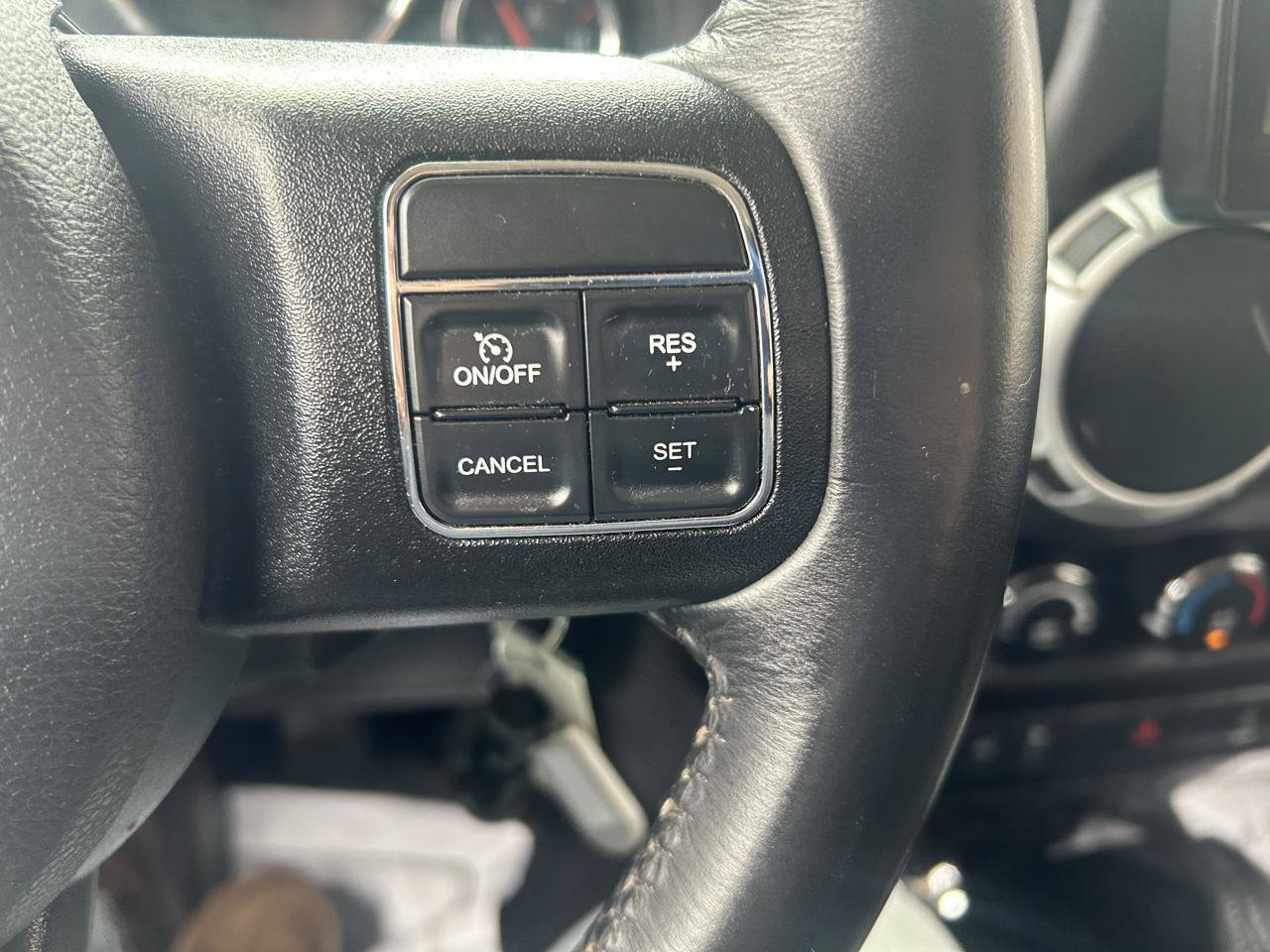 Used 2016 Jeep Wrangler Unlimited Sahara w/ Connectivity Group AWD/4WD image 19
