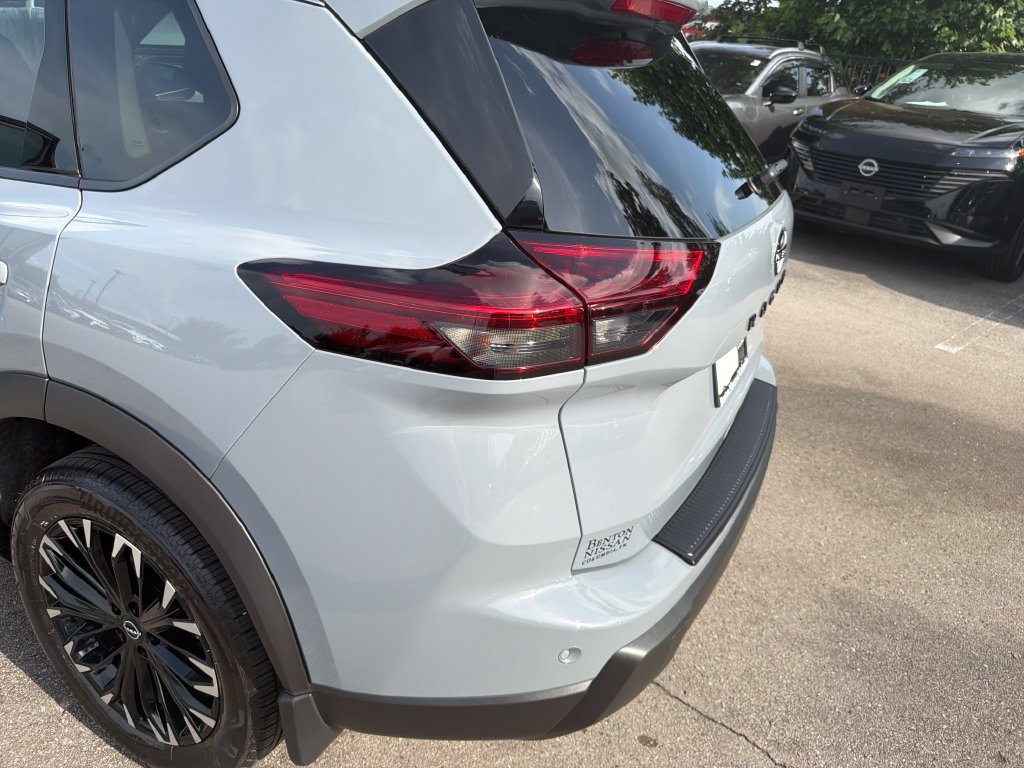 Used 2026 Nissan Rogue Dark Armor FWD image 35