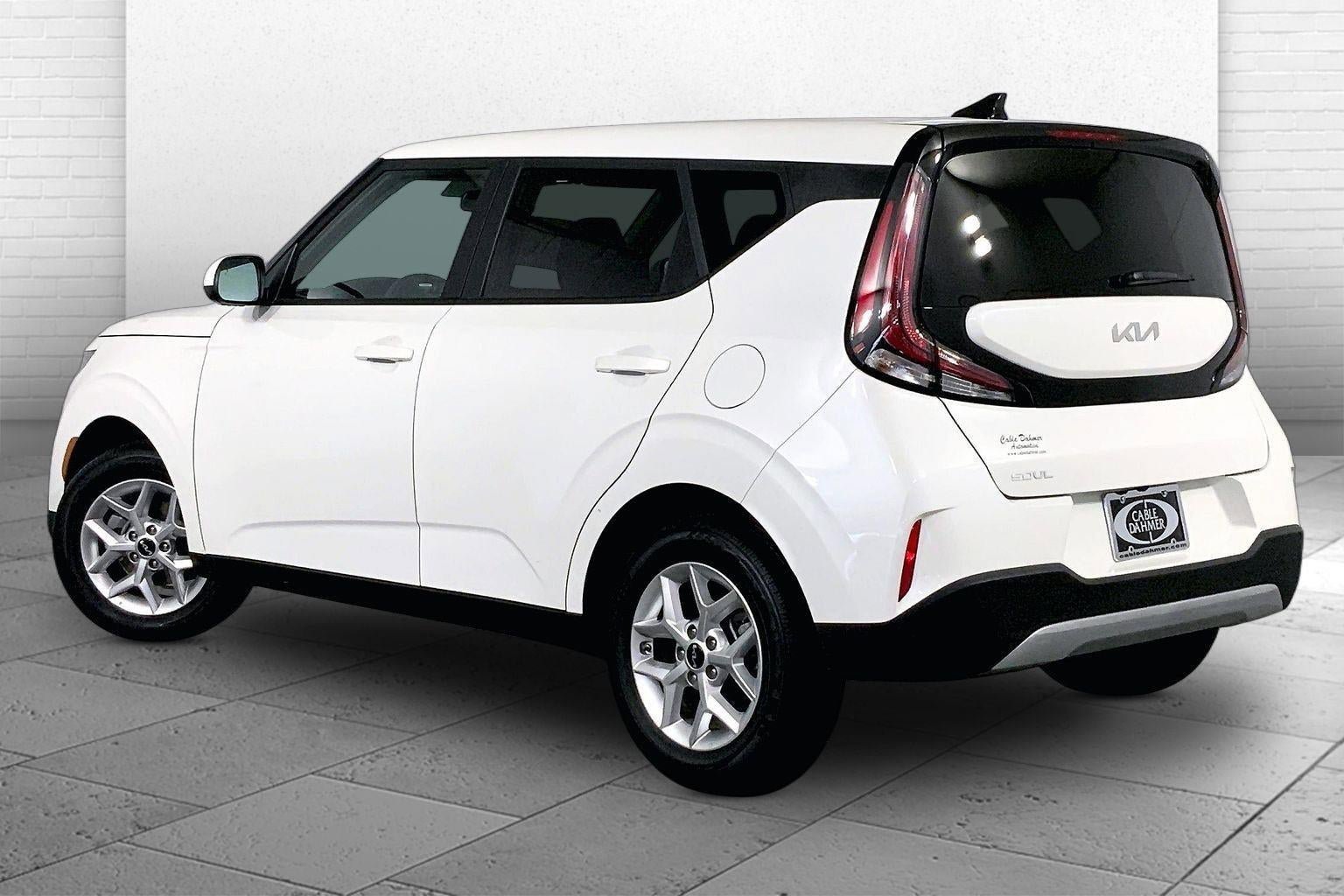 Used 2025 Kia Soul LX FWD image 11