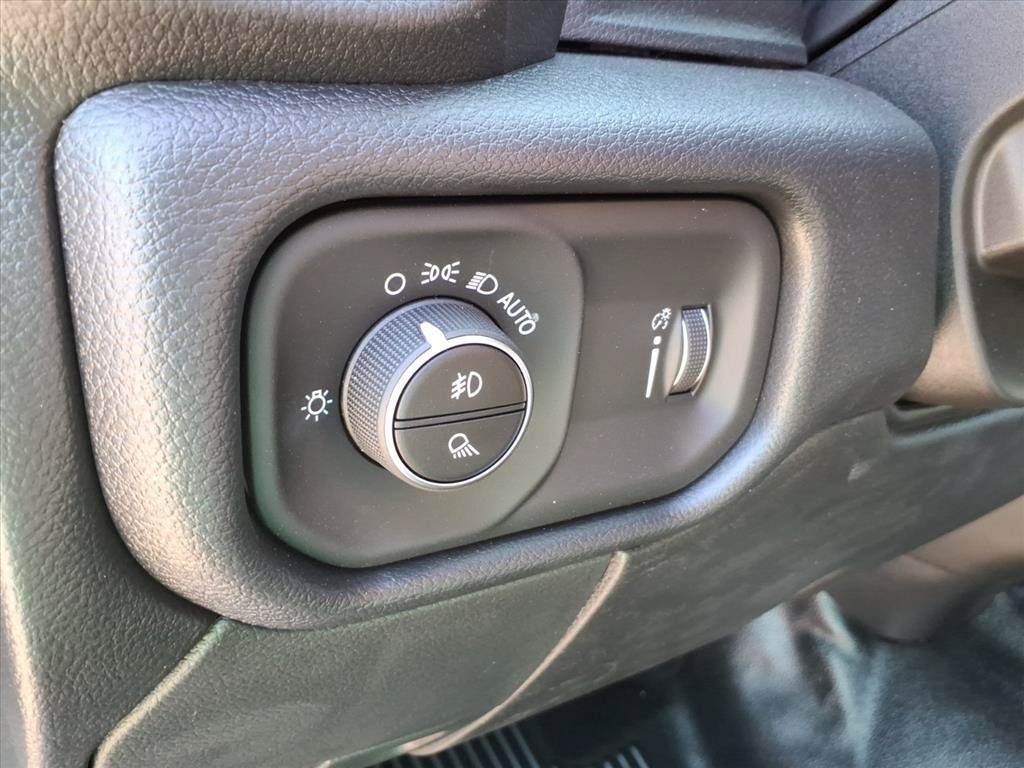 New 2026 RAM 2500 Tradesman w/ Chrome Appearance Group AWD/4WD image 21