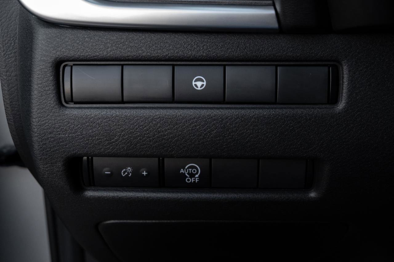 Used 2023 Nissan Rogue SV image 30