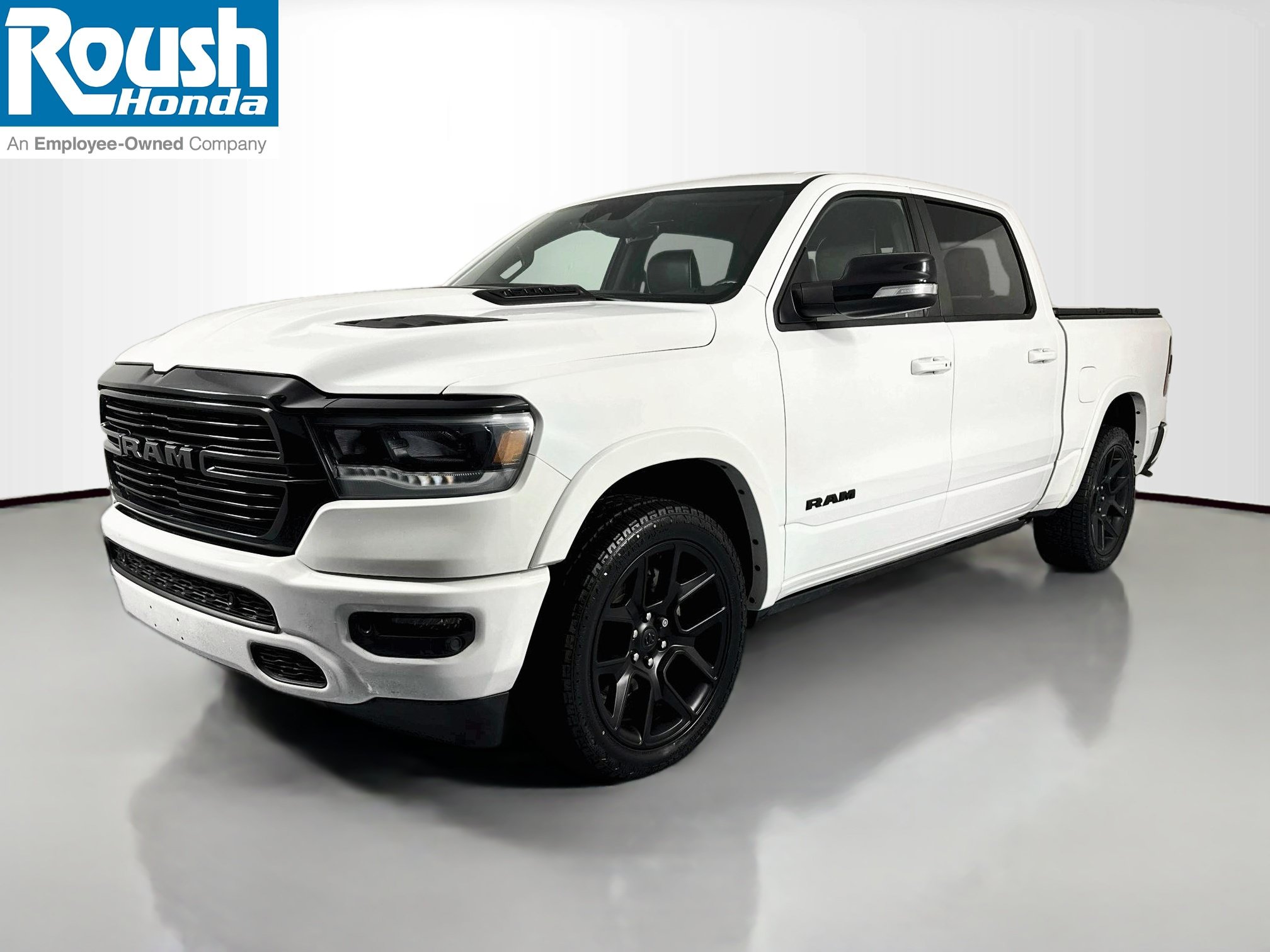 Used 2022 RAM 1500 Laramie AWD/4WD image 1