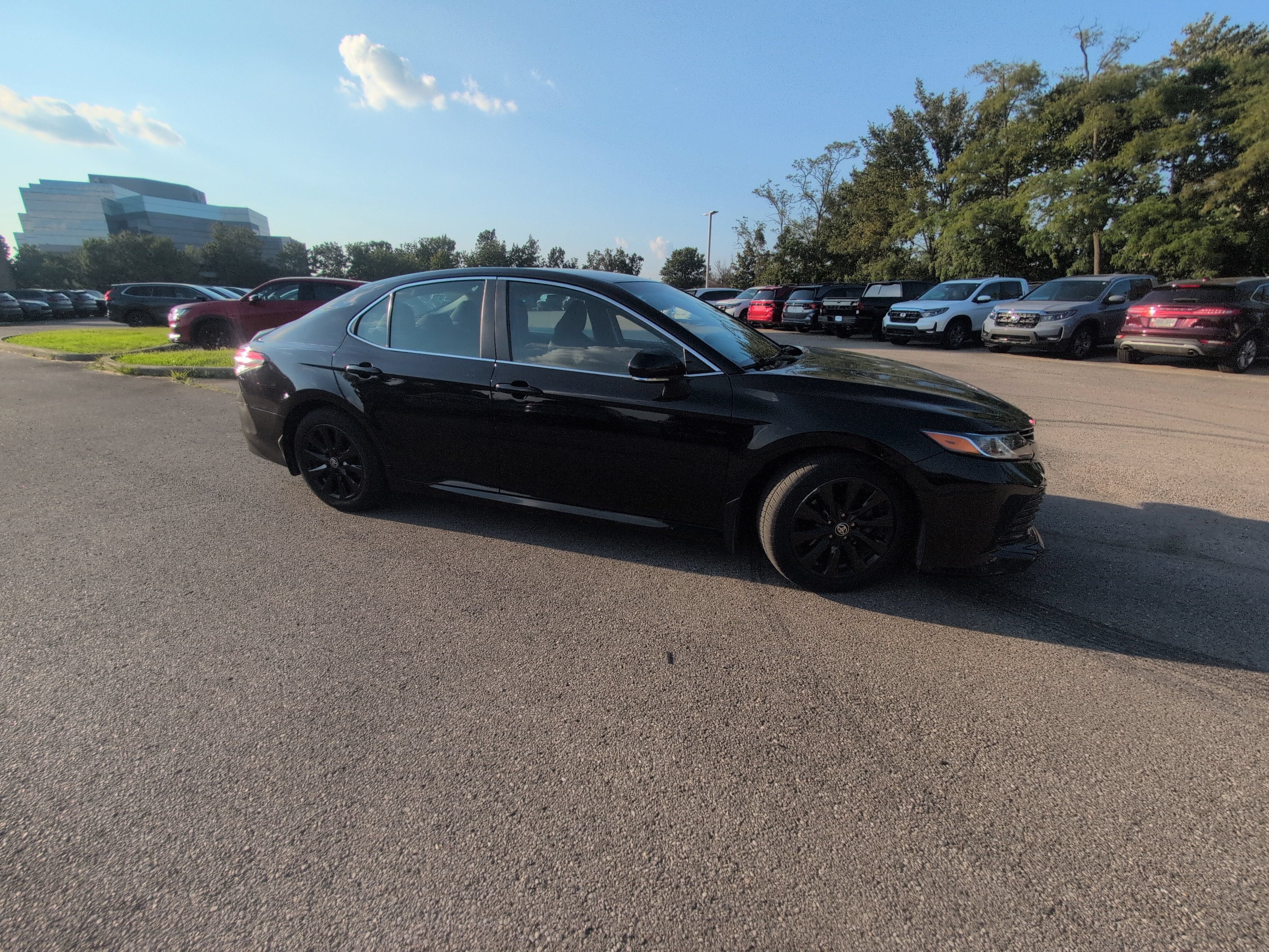 Used 2020 Toyota Camry LE w/ Convenience Package FWD image 18