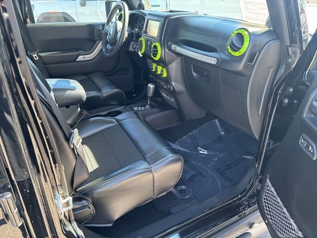 Used 2012 Jeep Wrangler Unlimited Rubicon image 35