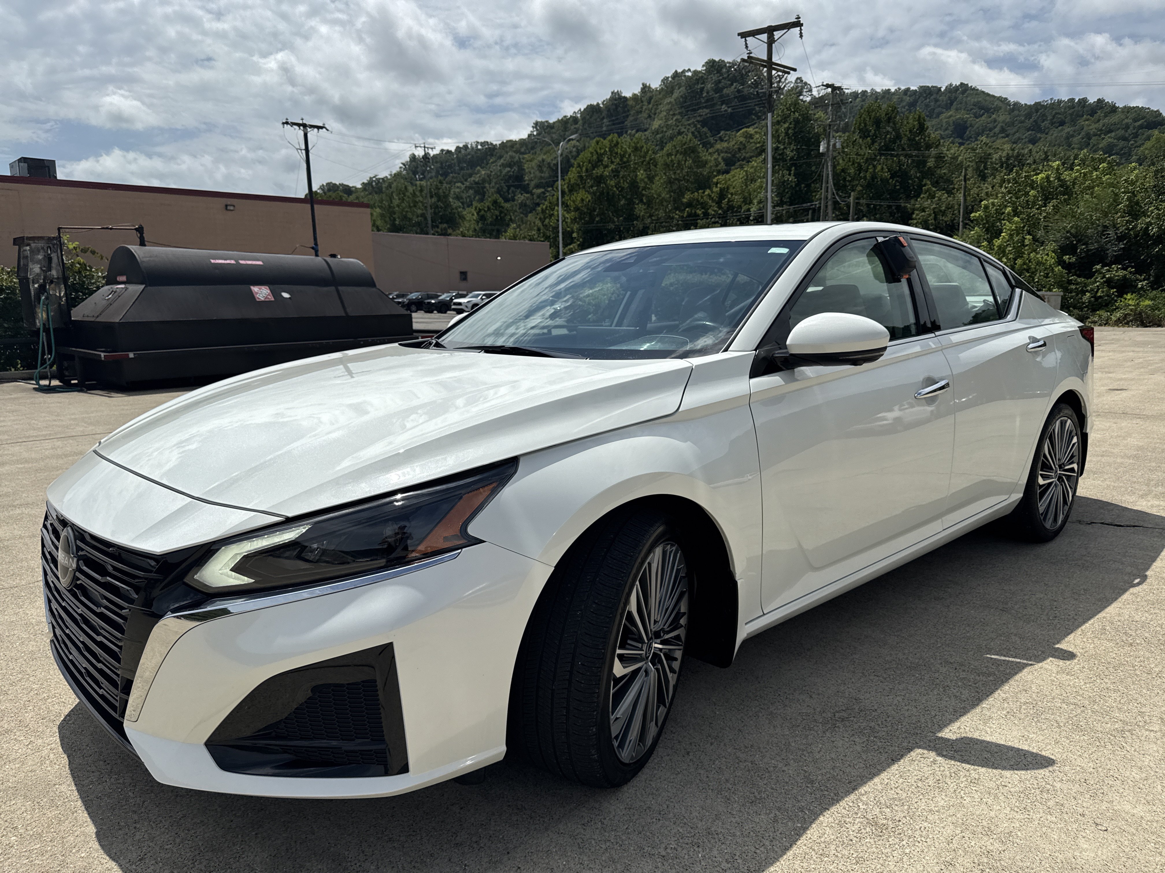 Used 2023 Nissan Altima 2.5 SL FWD image 3